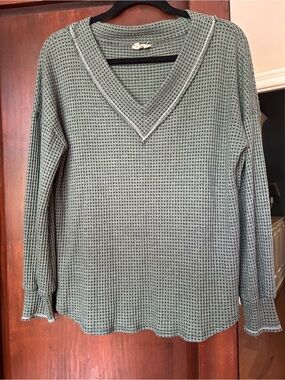 Waffle Knit V‑Neck Top in Forest Green